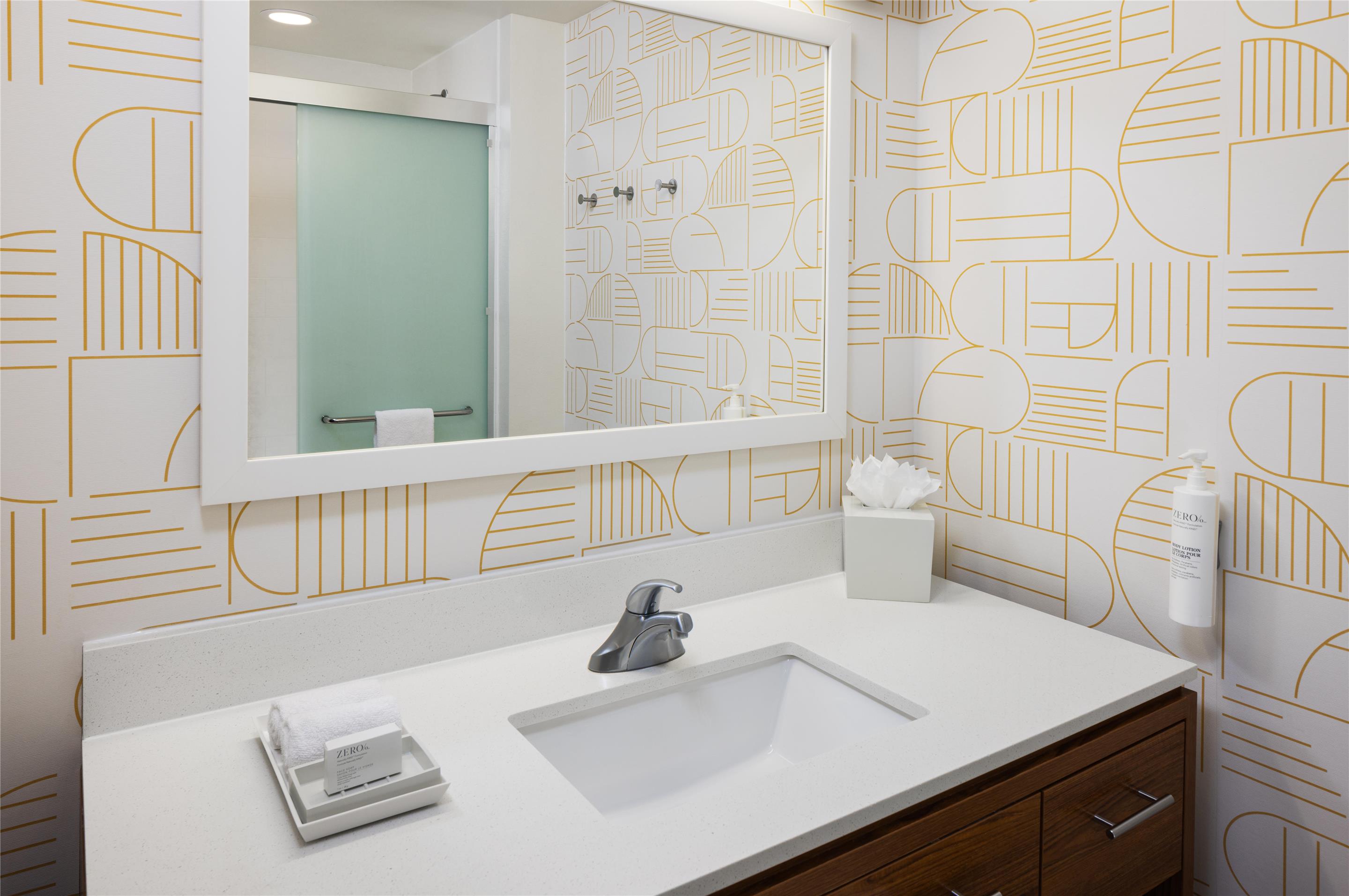Guest room bath