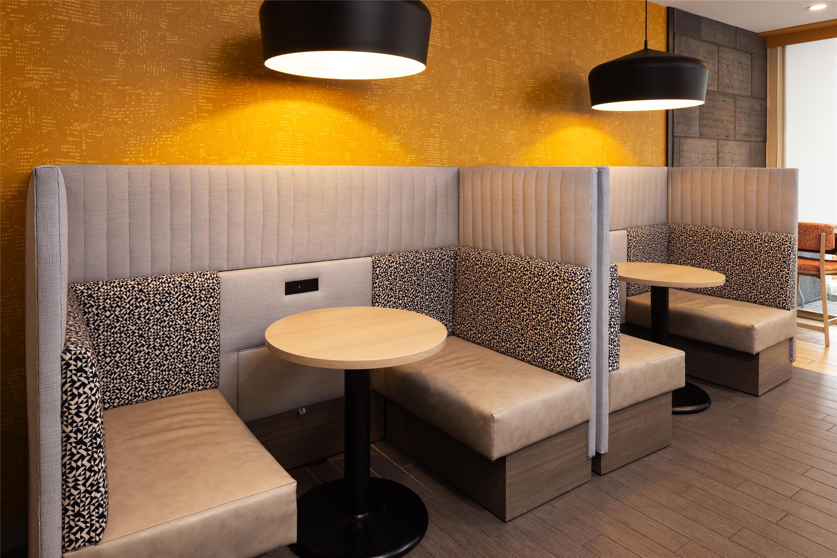 Lobby | Home2 Suites by Hilton Roseville Minneapolis