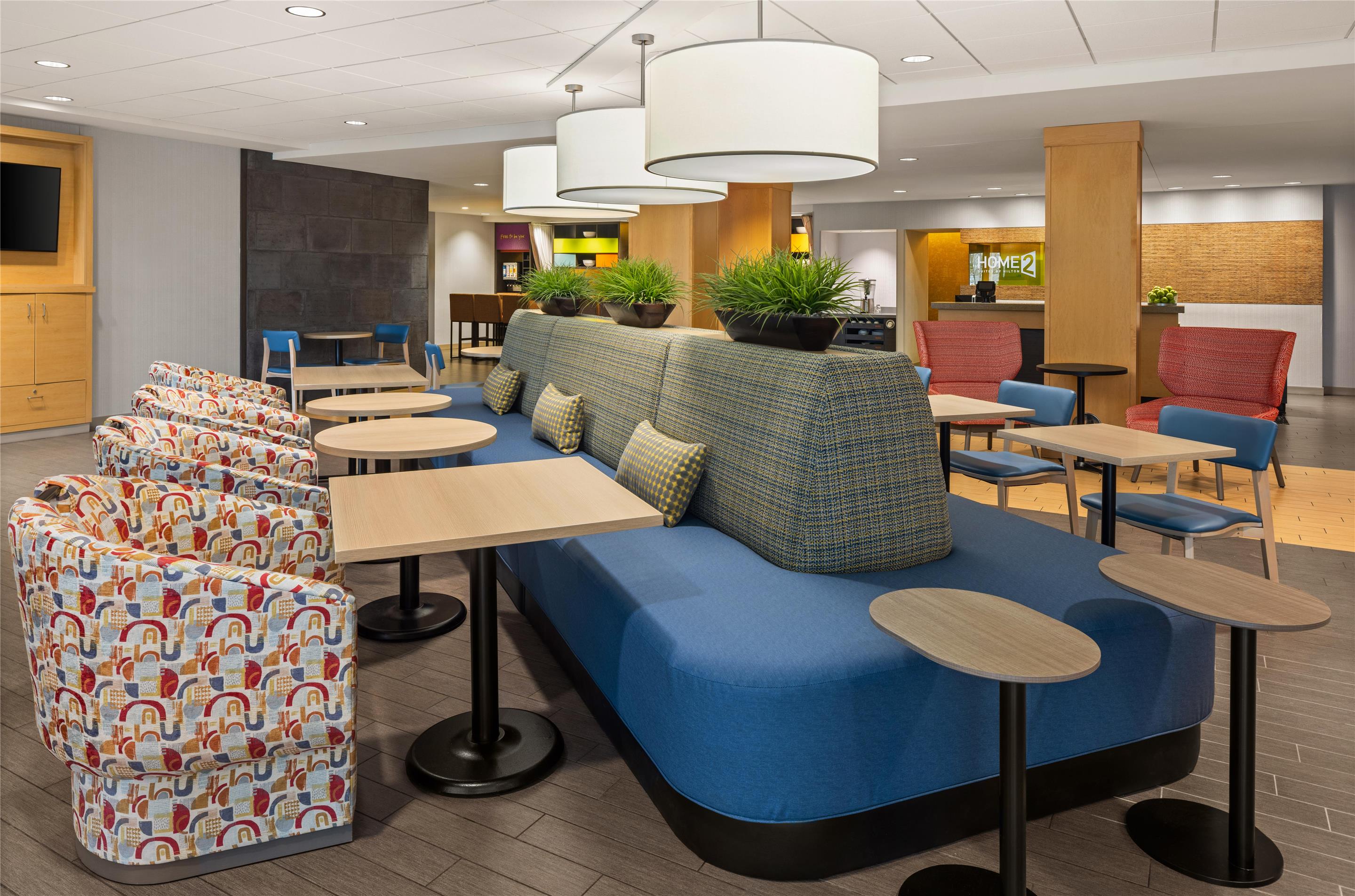 Lobby | Home2 Suites by Hilton Roseville Minneapolis