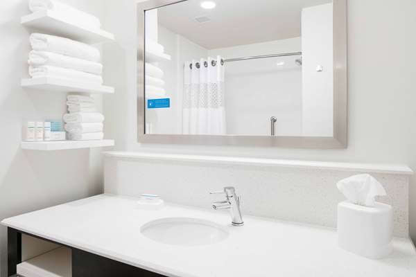  - Hampton Inn Hudson - I-94, Exit 2