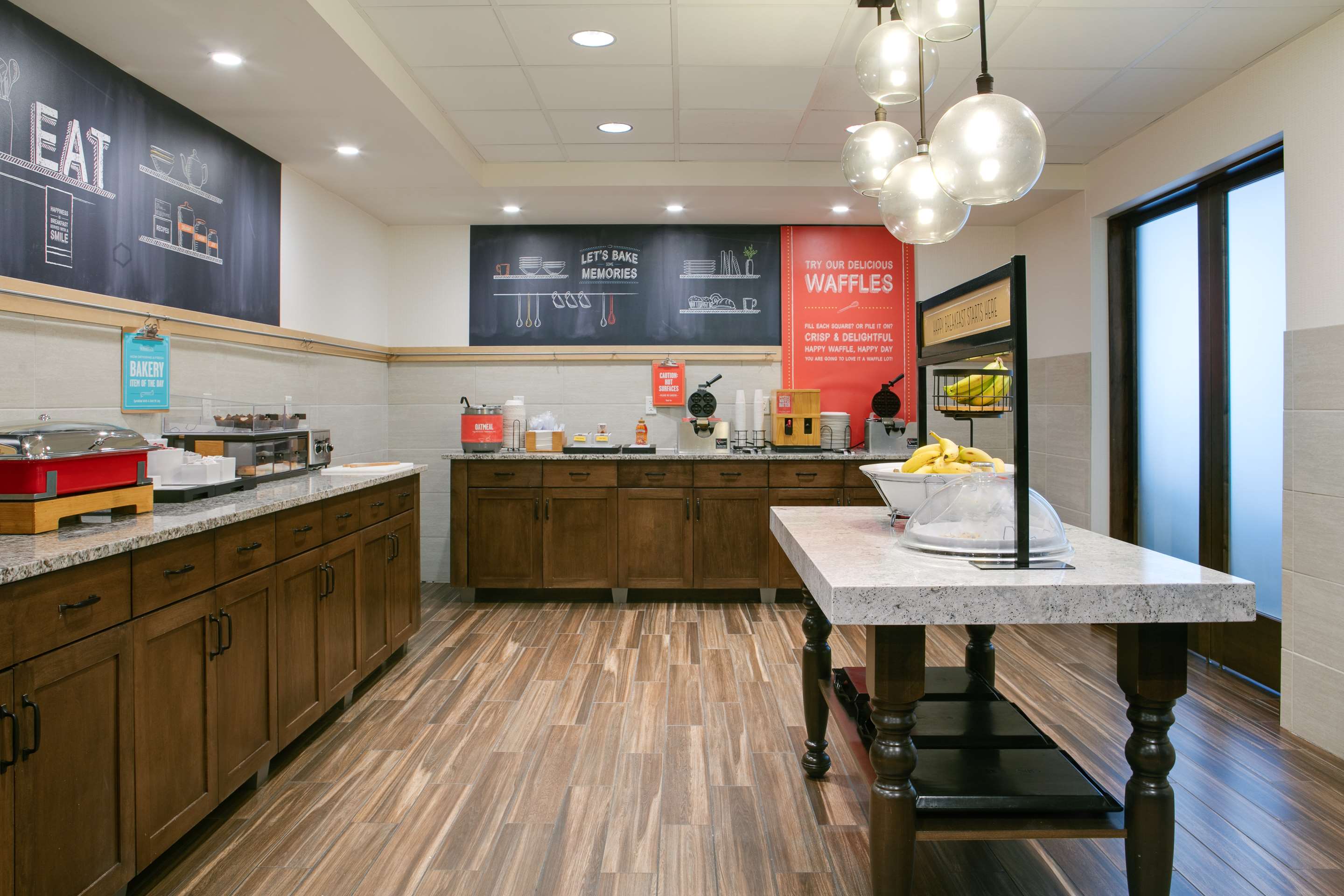 Breakfast Area | Hampton Inn & Suites Hudson