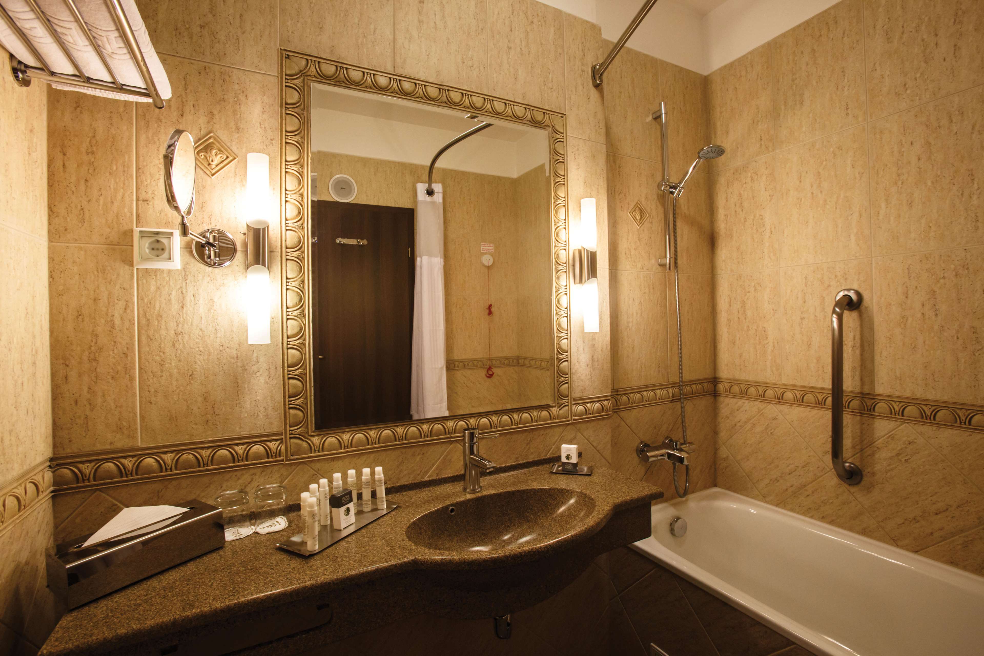 DoubleTree by Hilton Hotel Sighisoara - Cavaler Room Type - KING GUEST ROOM WITH VIEW