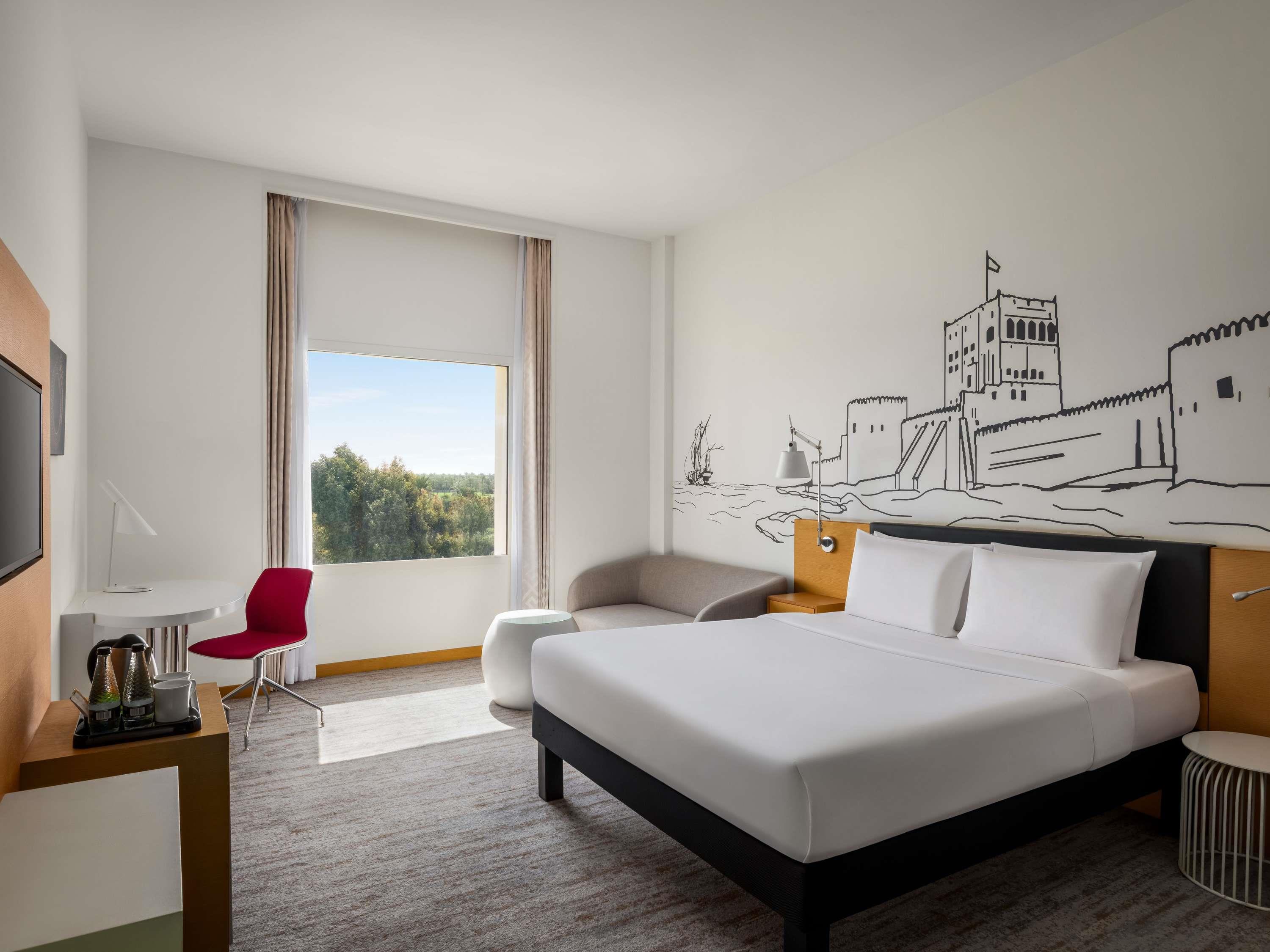 Mercure Sohar Room Type - Deluxe Room with Pool View and Twin Beds