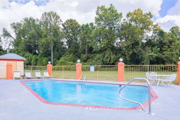 Pool - Howard Johnson Hotel Vicksburg - I-20, Exit 1C