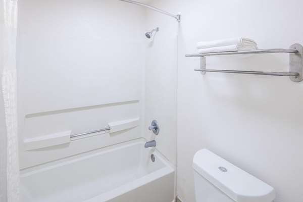  - Howard Johnson Hotel Vicksburg - I-20, Exit 1C