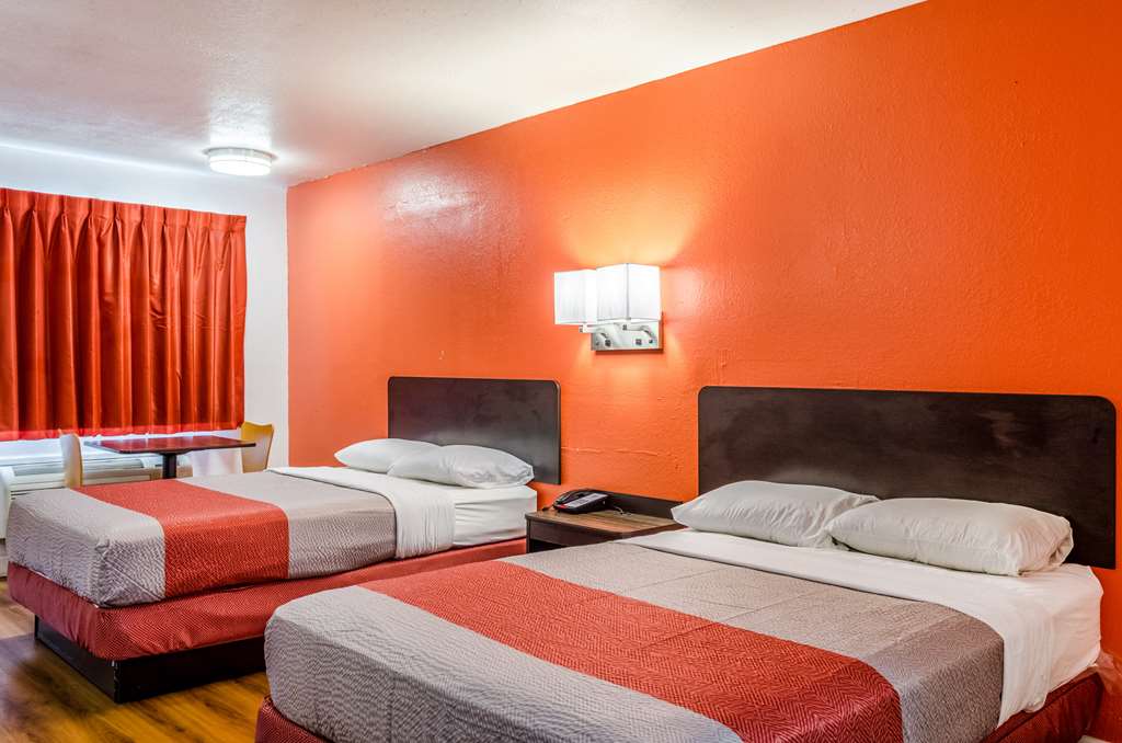 MOTEL 6 SARALAND AL-guestroom-Guest Room,On-Site.jpg