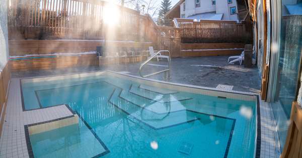 Pool - Banff Rocky Mountain Resort
