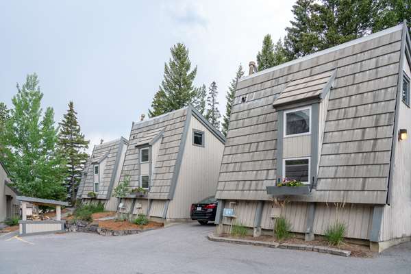Exterior view - Tunnel Mountain Resort Banff