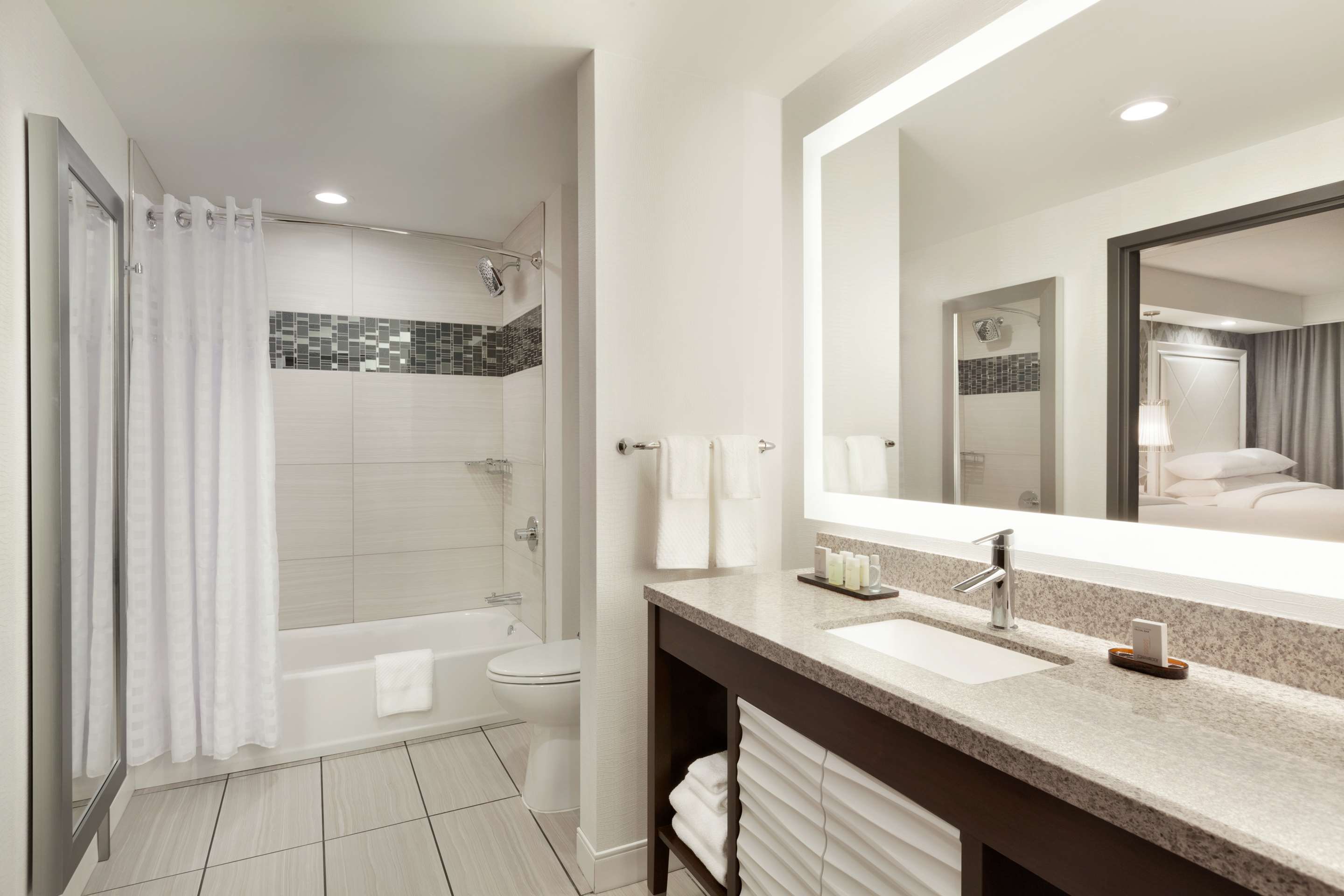 Guest room bath