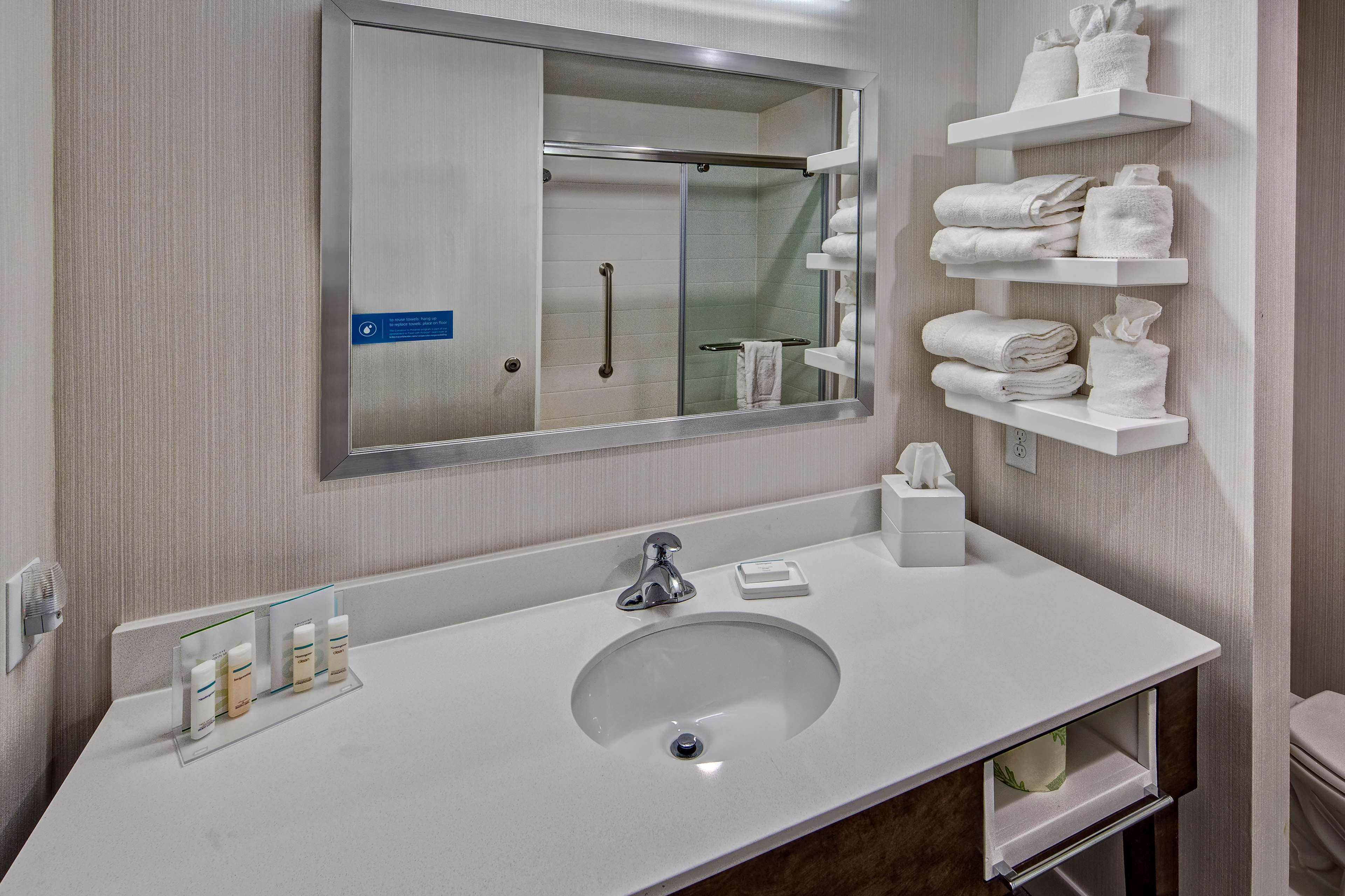 Hampton Inn Summerville SC Room Type - 2 QUEEN BEDS W BATH TUB NS