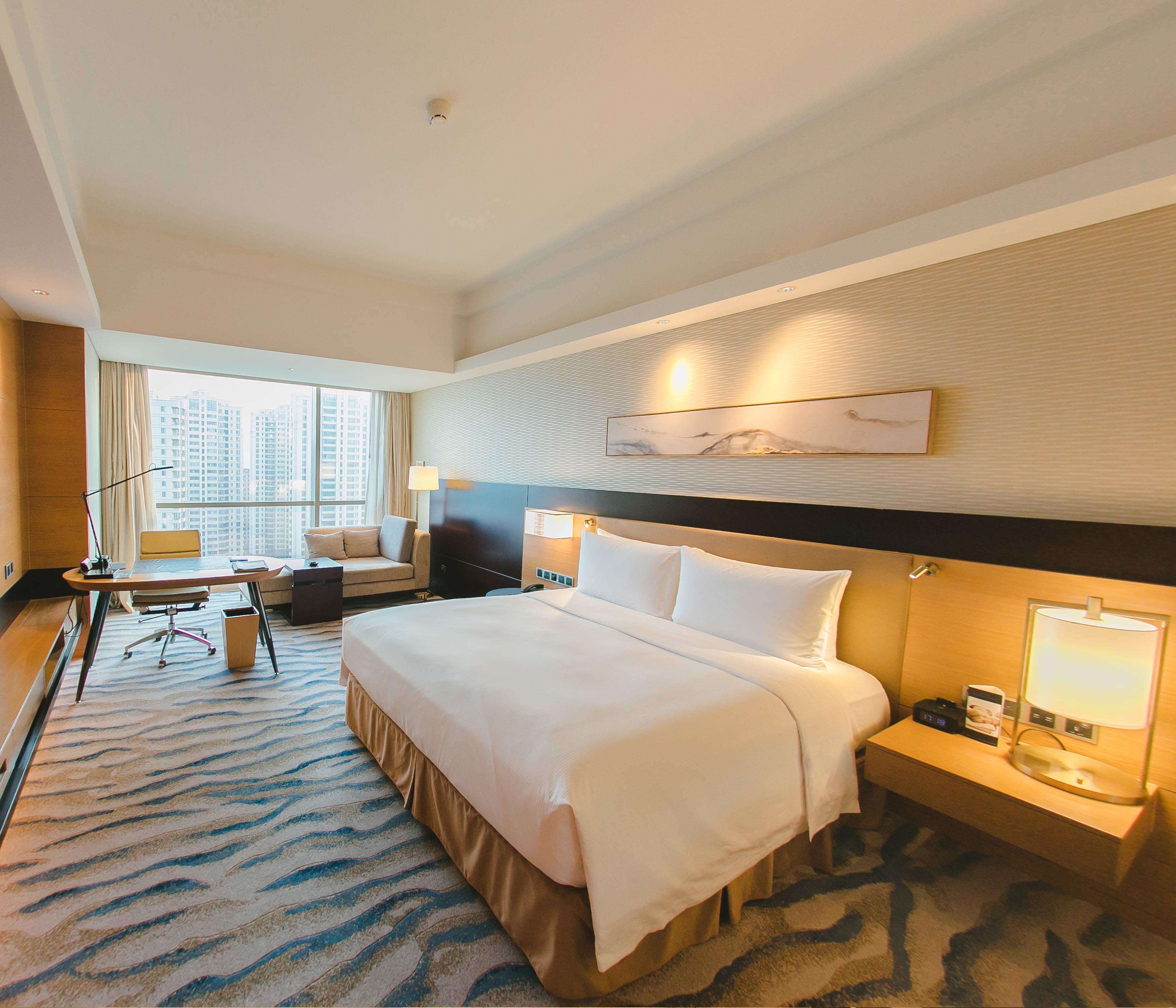 Hilton Yantai Golden Coast Room Type - KING GUEST ROOM