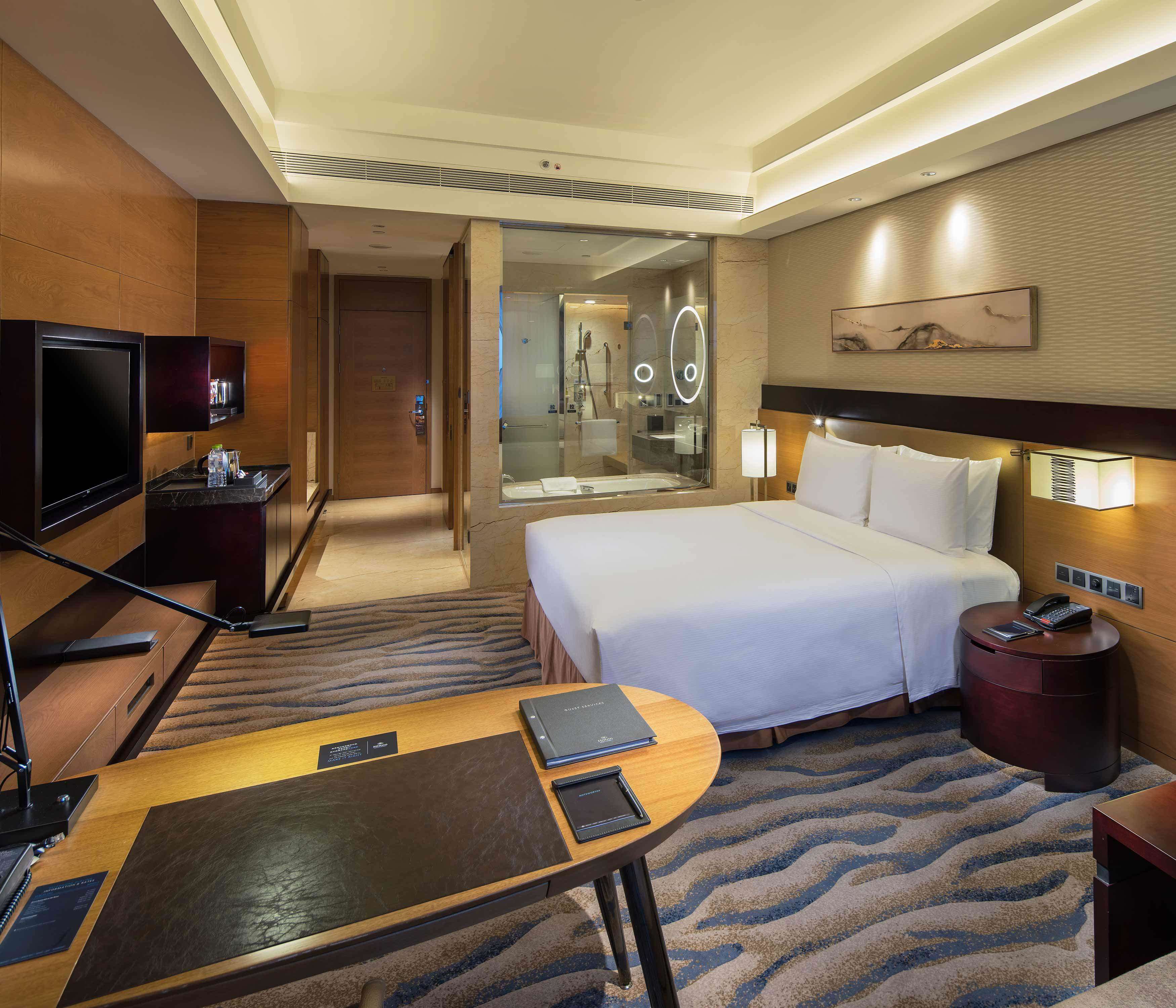 Hilton Yantai Golden Coast Room Type - KING GUEST ROOM HIGH FLOOR