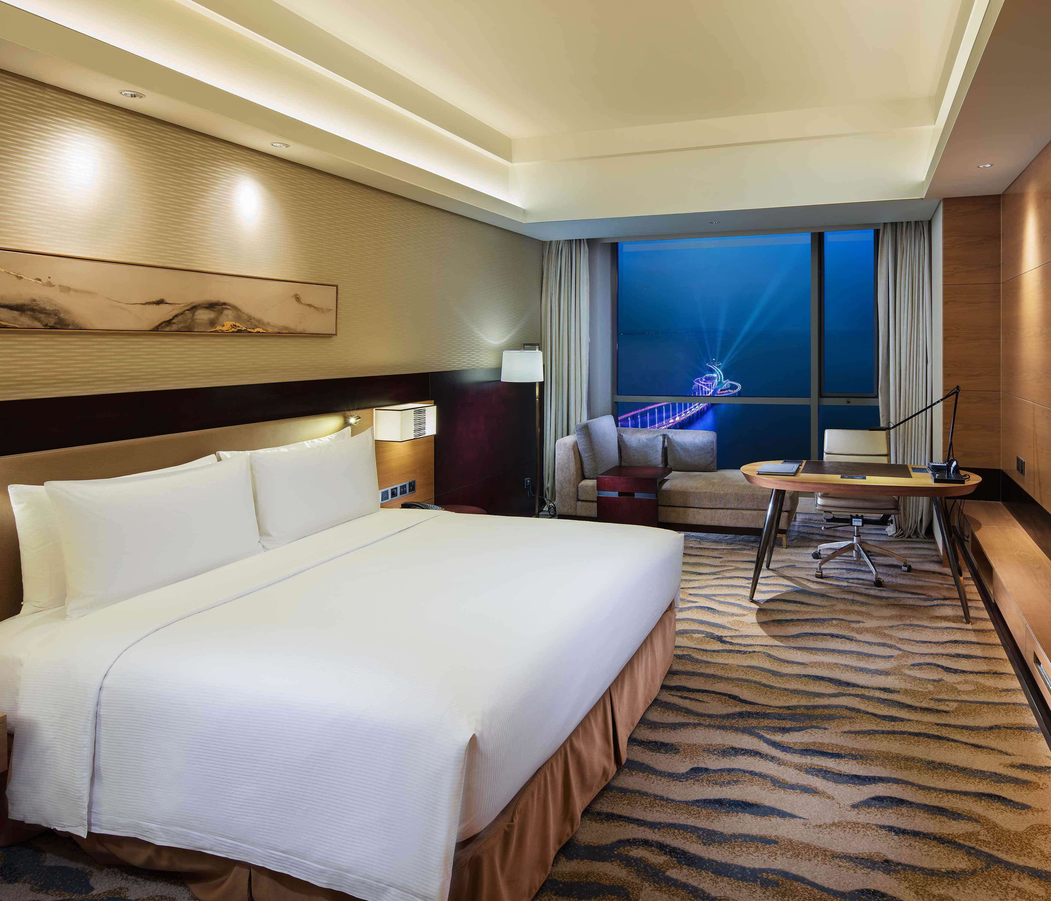 Hilton Yantai Golden Coast Room Type - KING DELUXE RM SEA VIEW