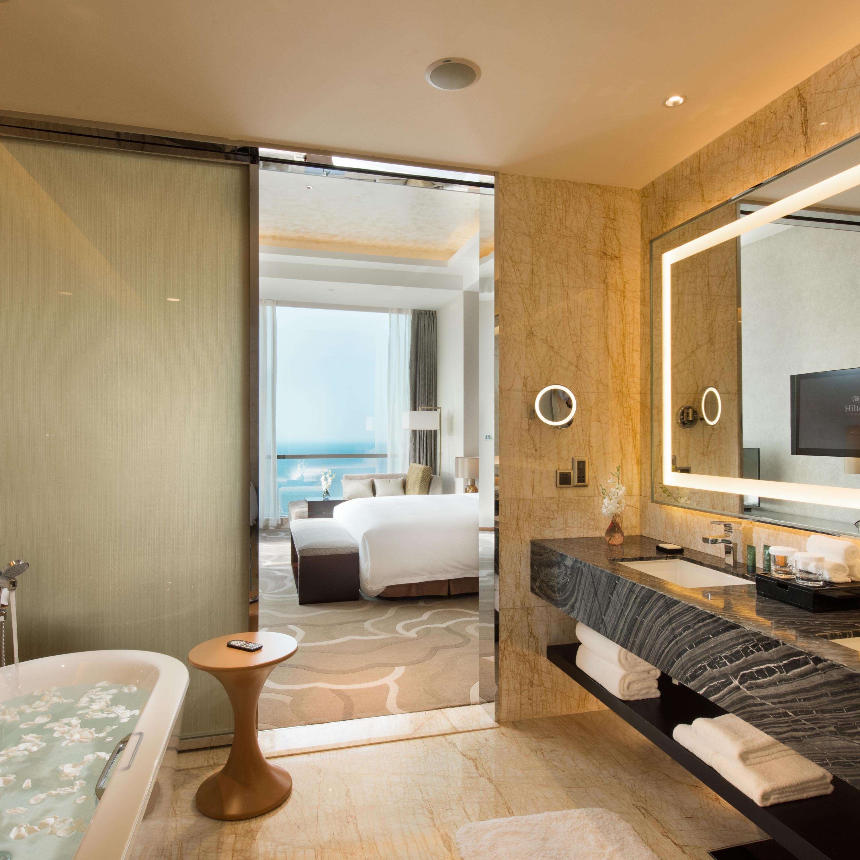 Hilton Yantai Golden Coast Room Type - KING SEA VIEW SUITE