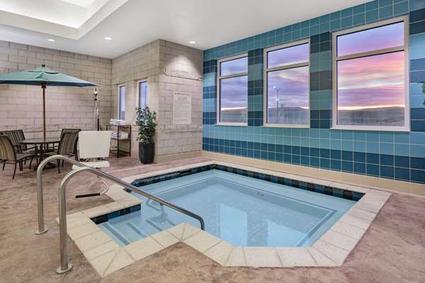 Pool - Hawthorn Suites by Wyndham Dickinson - I-94, Exit 59
