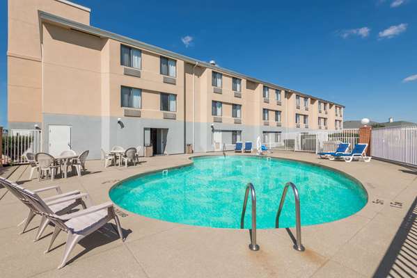 Pool - Super 8 Hotel Jasper