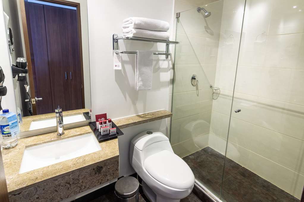 Best Western Plus Santa Marta Hotel-guestroom-Guest Room,Bathroom,On-Site.jpg