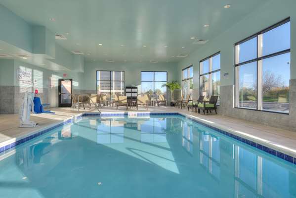 Pool - Hampton Inn & Suites Woodfield Mall Schaumburg