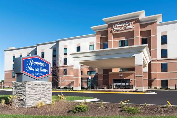Exterior view - Hampton Inn & Suites Woodfield Mall Schaumburg