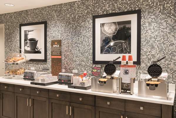 Restaurant - Hampton Inn & Suites Woodfield Mall Schaumburg