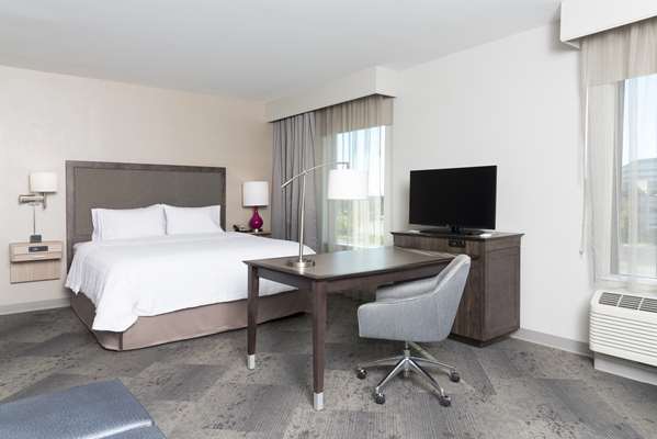  - Hampton Inn & Suites Woodfield Mall Schaumburg