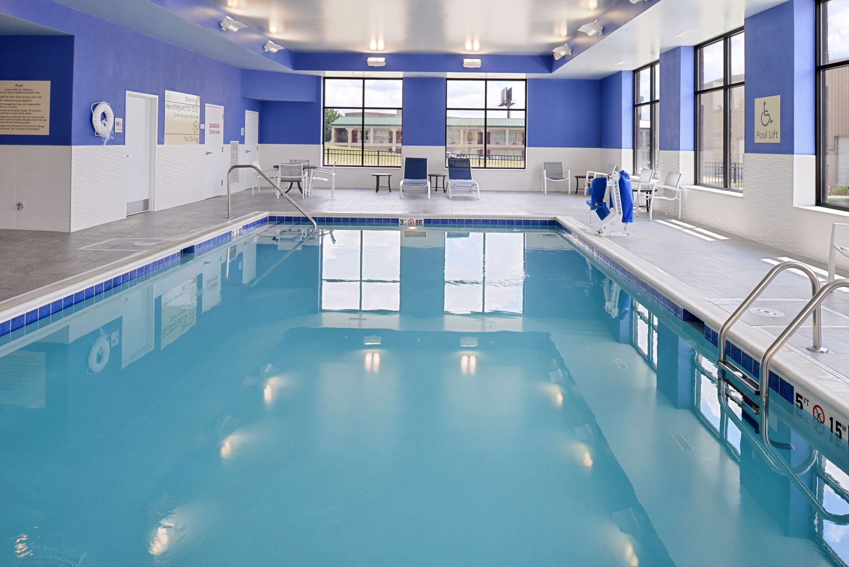 Pool | Hampton Inn & Suites Cincinnati-Mason
