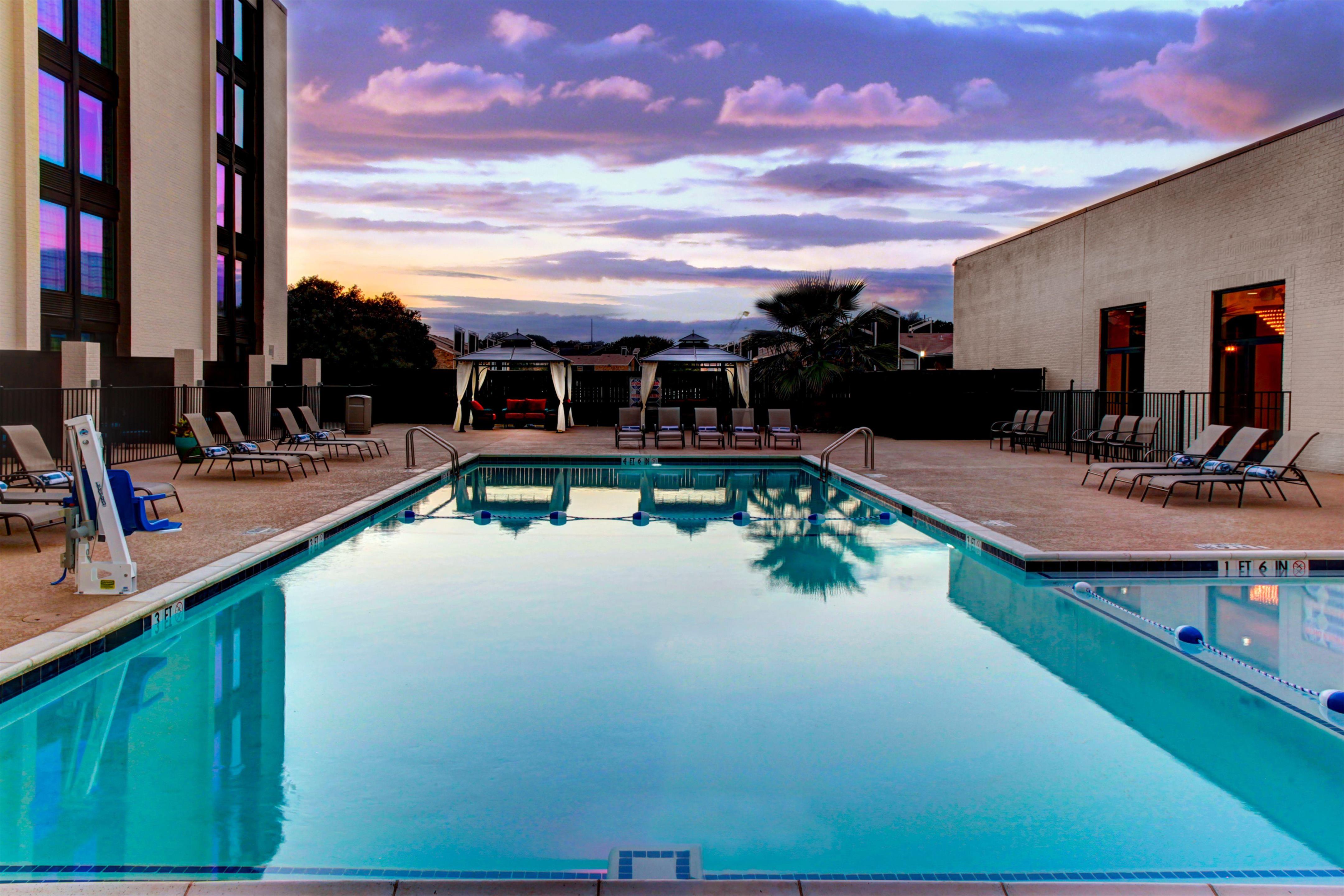 Pool | DoubleTree by Hilton Hotel Arlington DFW South
