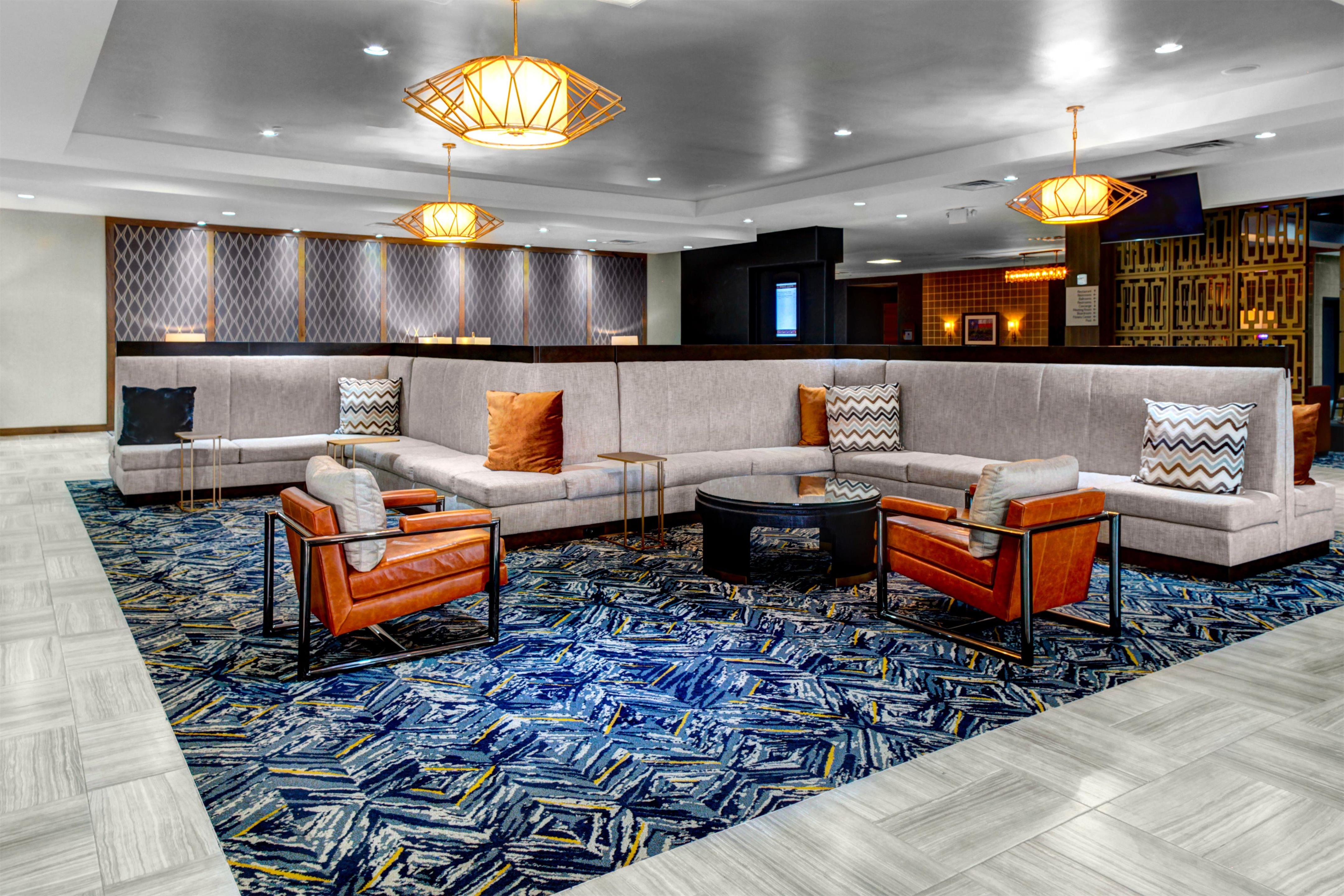 Lobby | DoubleTree by Hilton Hotel Arlington DFW South