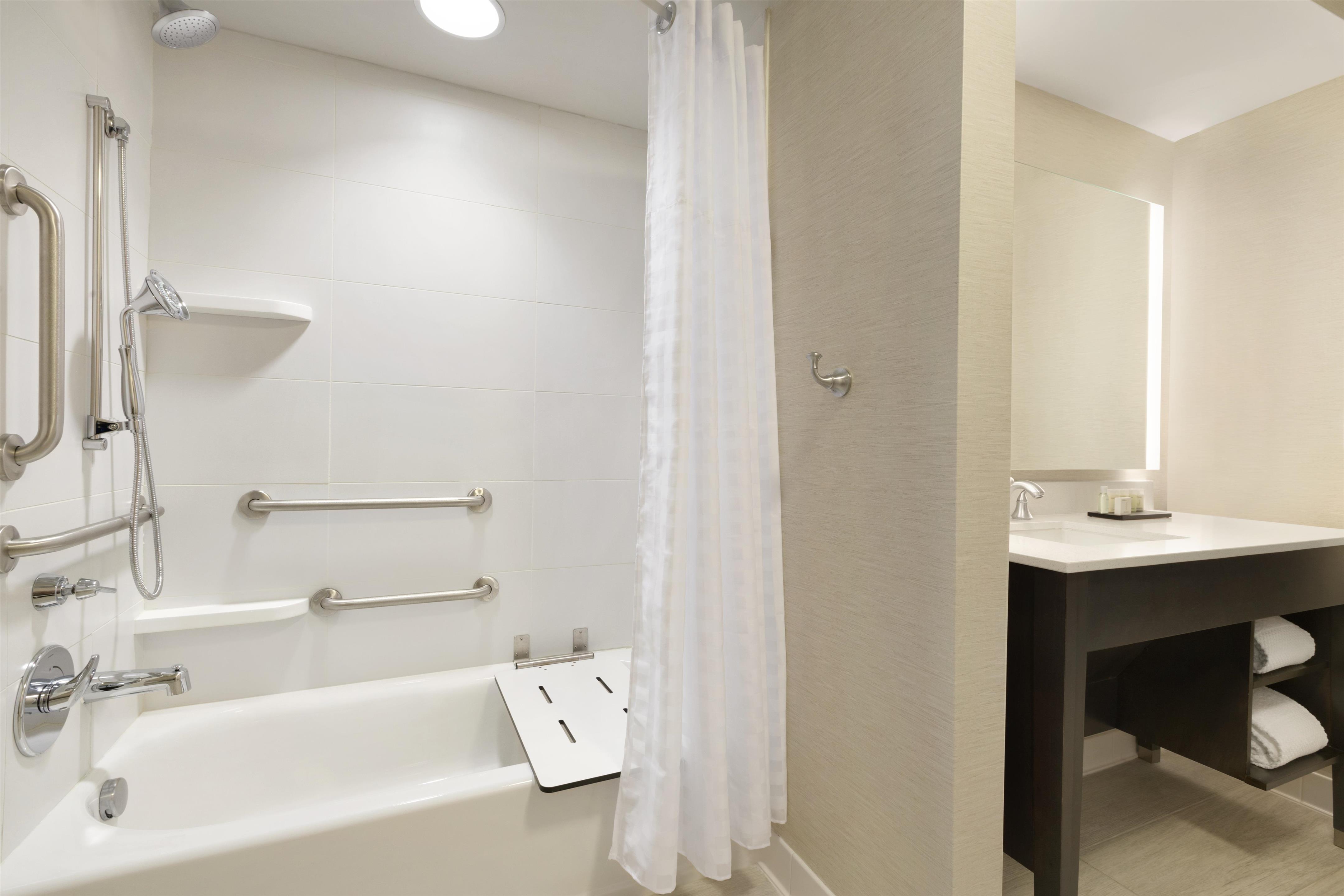 Guest room bath