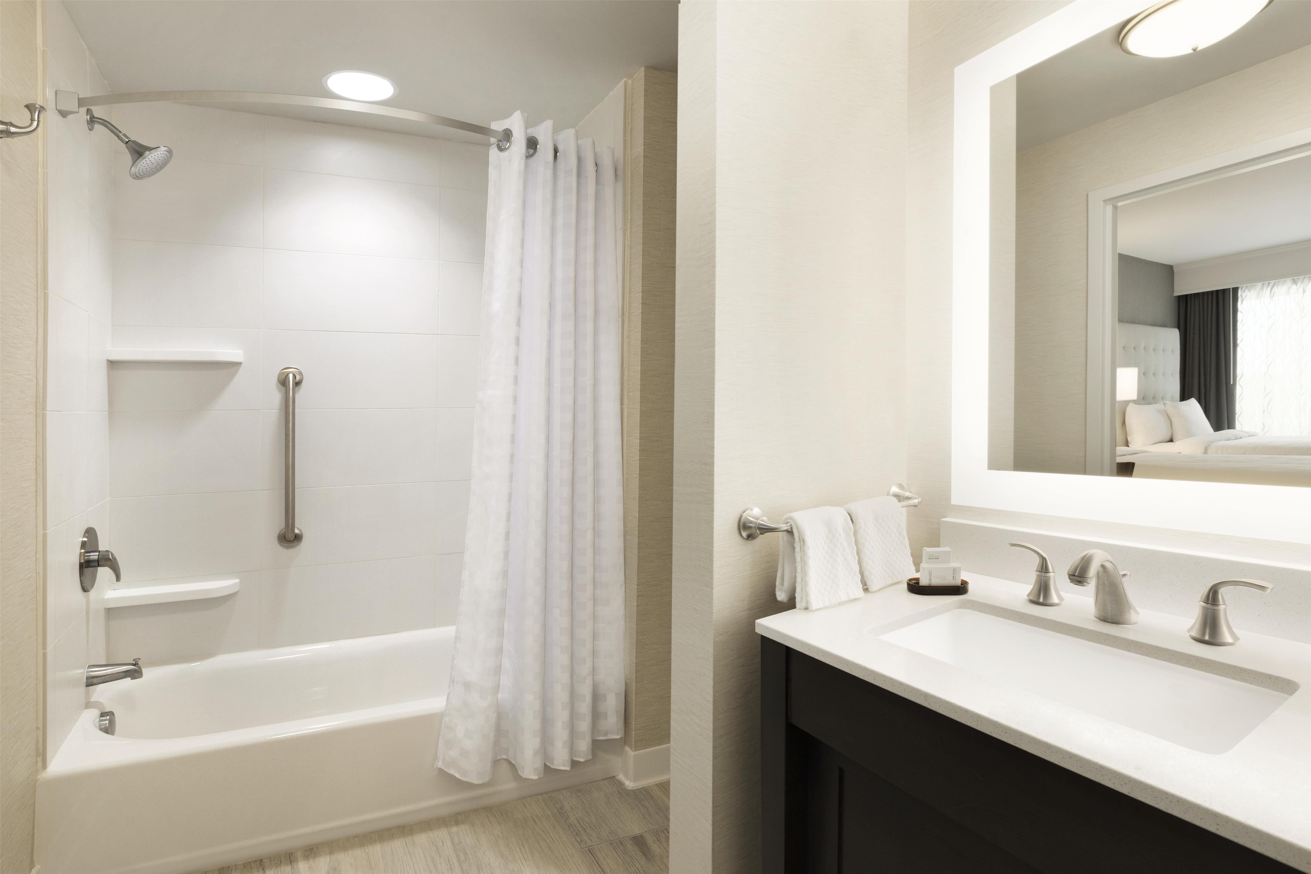 Guest room bath