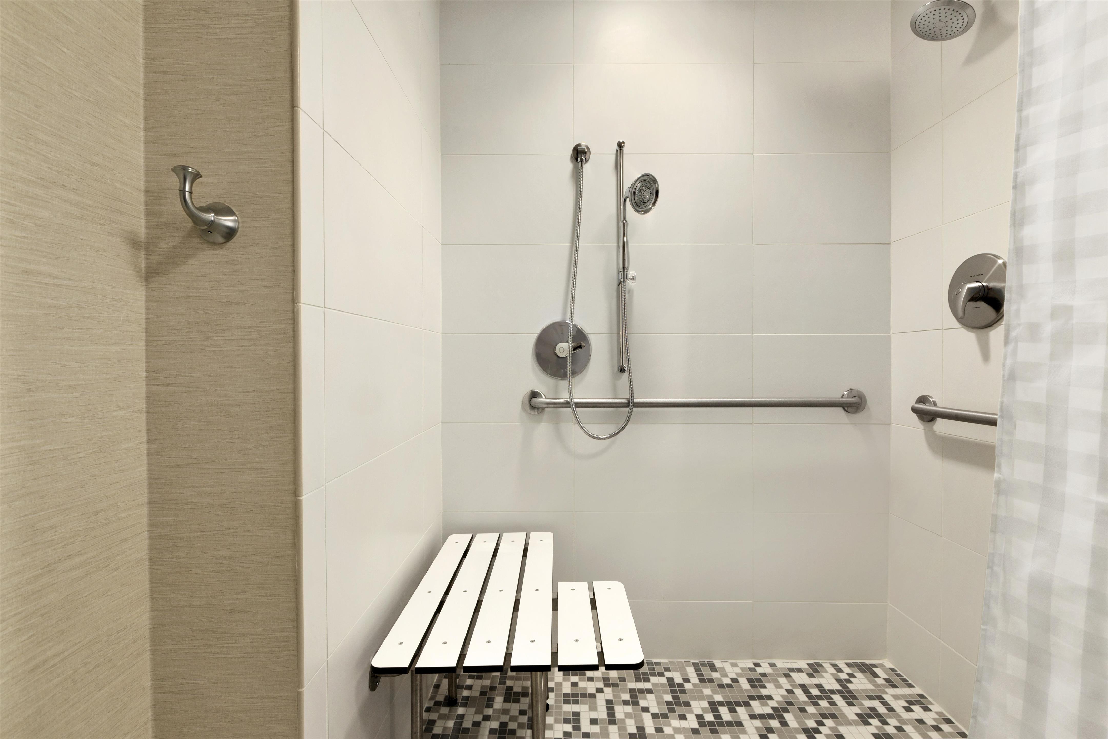 Guest room bath