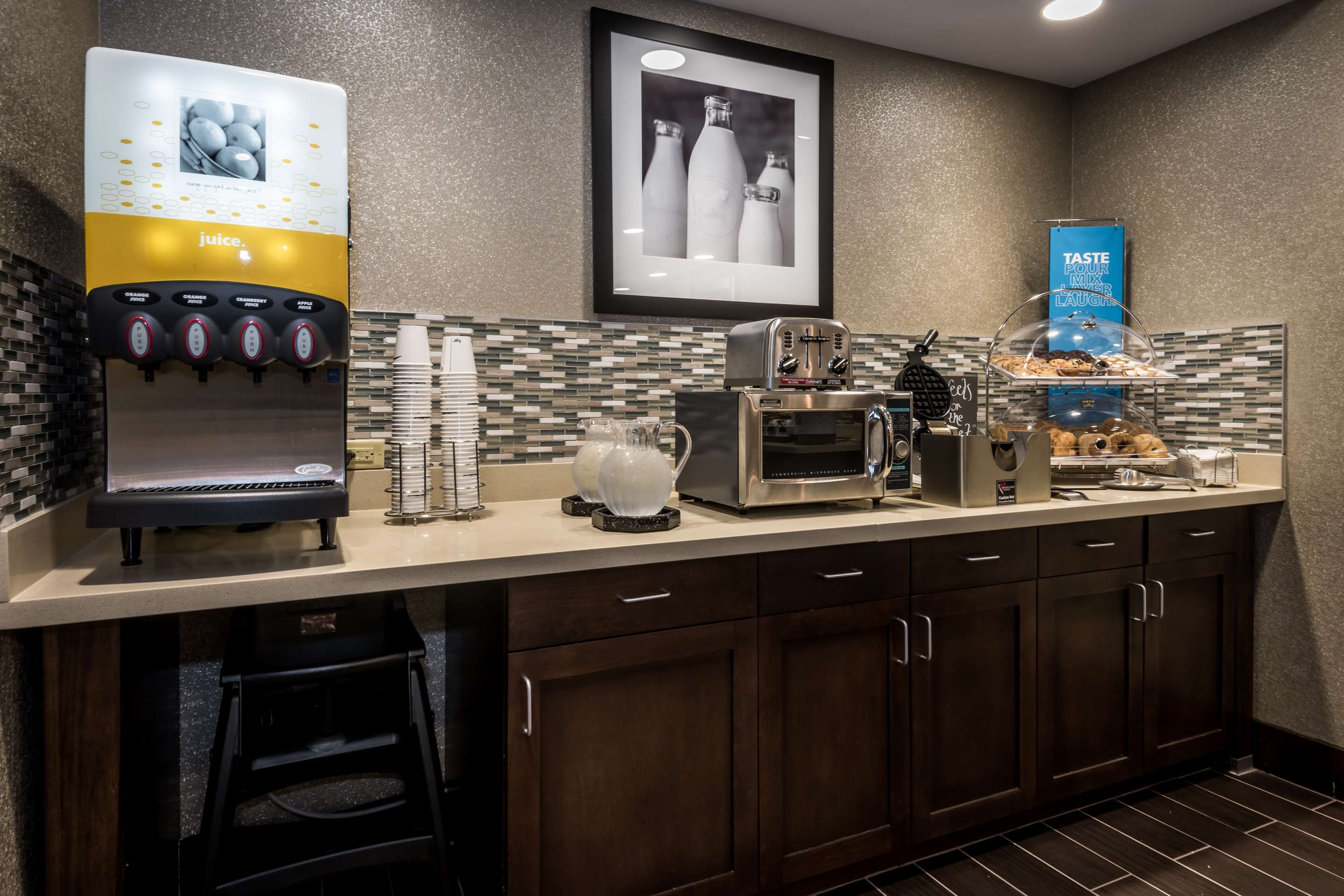 Restaurant | Hampton Inn & Suites Hammond