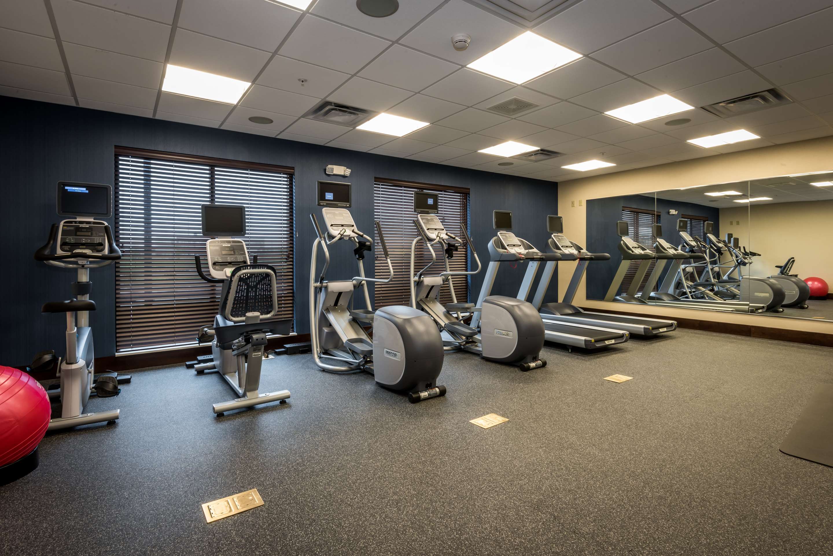 Health club fitness center gym | Hampton Inn & Suites Hammond