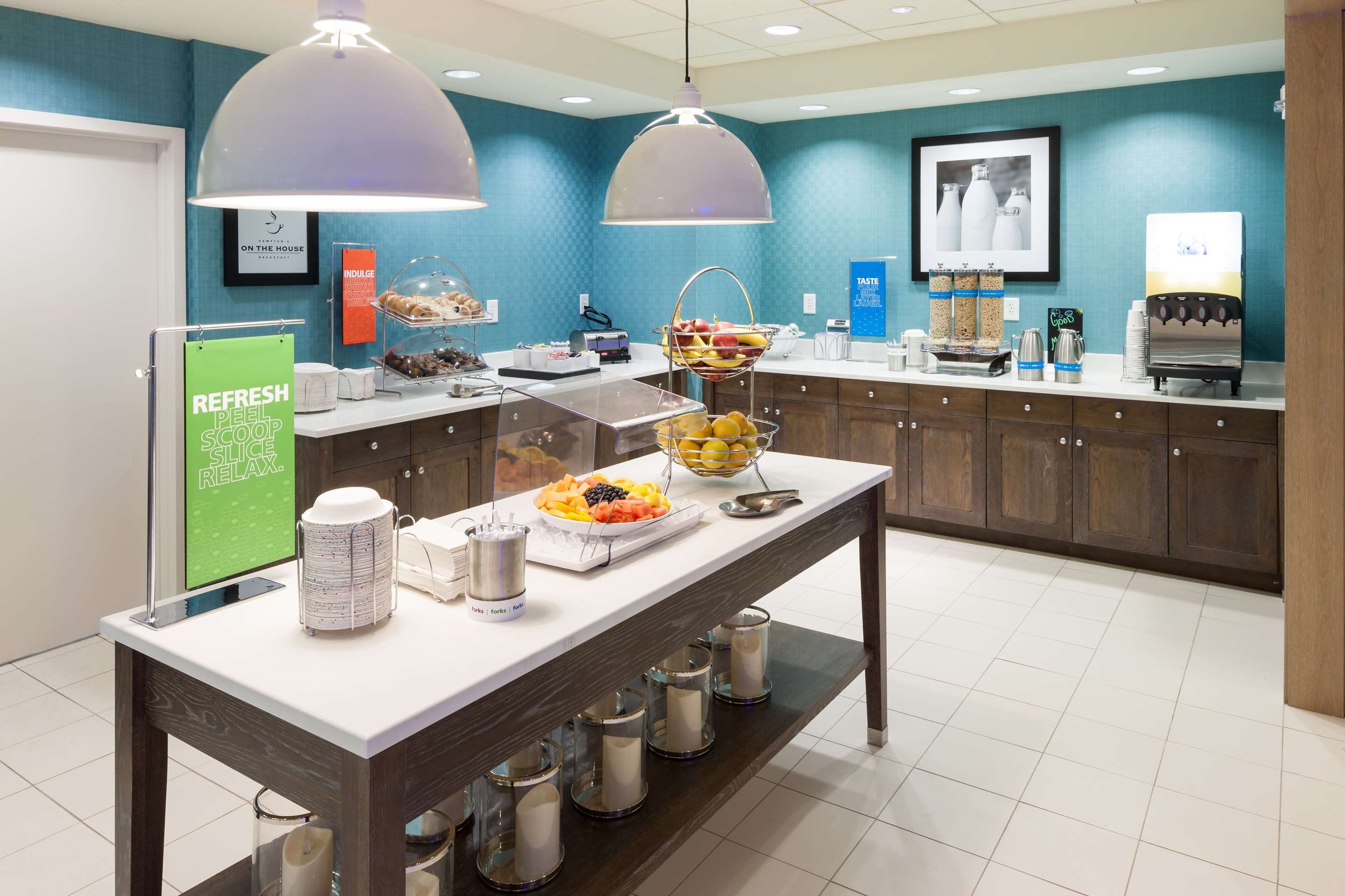 Breakfast Area | Hampton Inn & Suites Carolina Beach Oceanfront