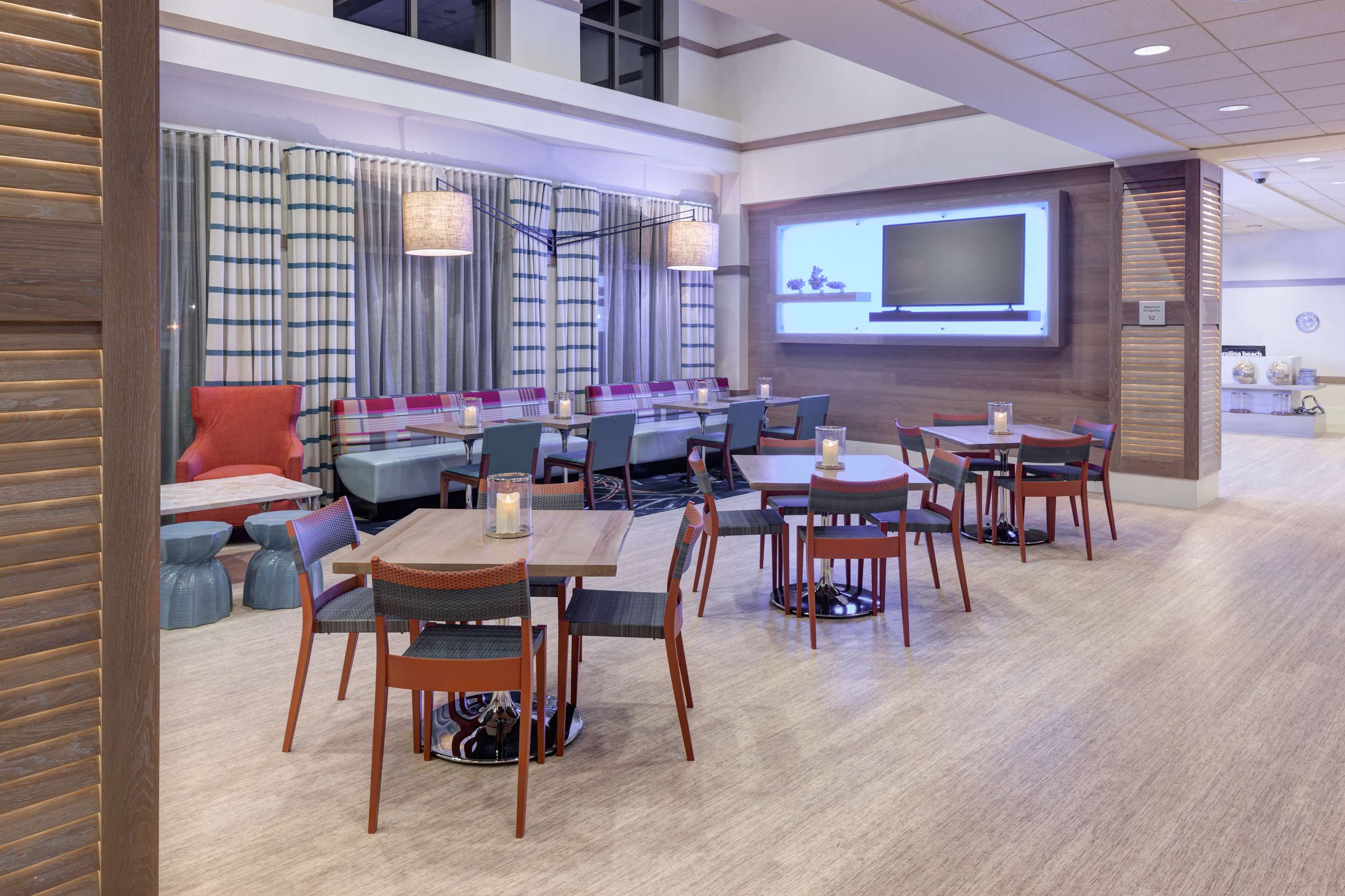 Breakfast Area | Hampton Inn & Suites Carolina Beach Oceanfront