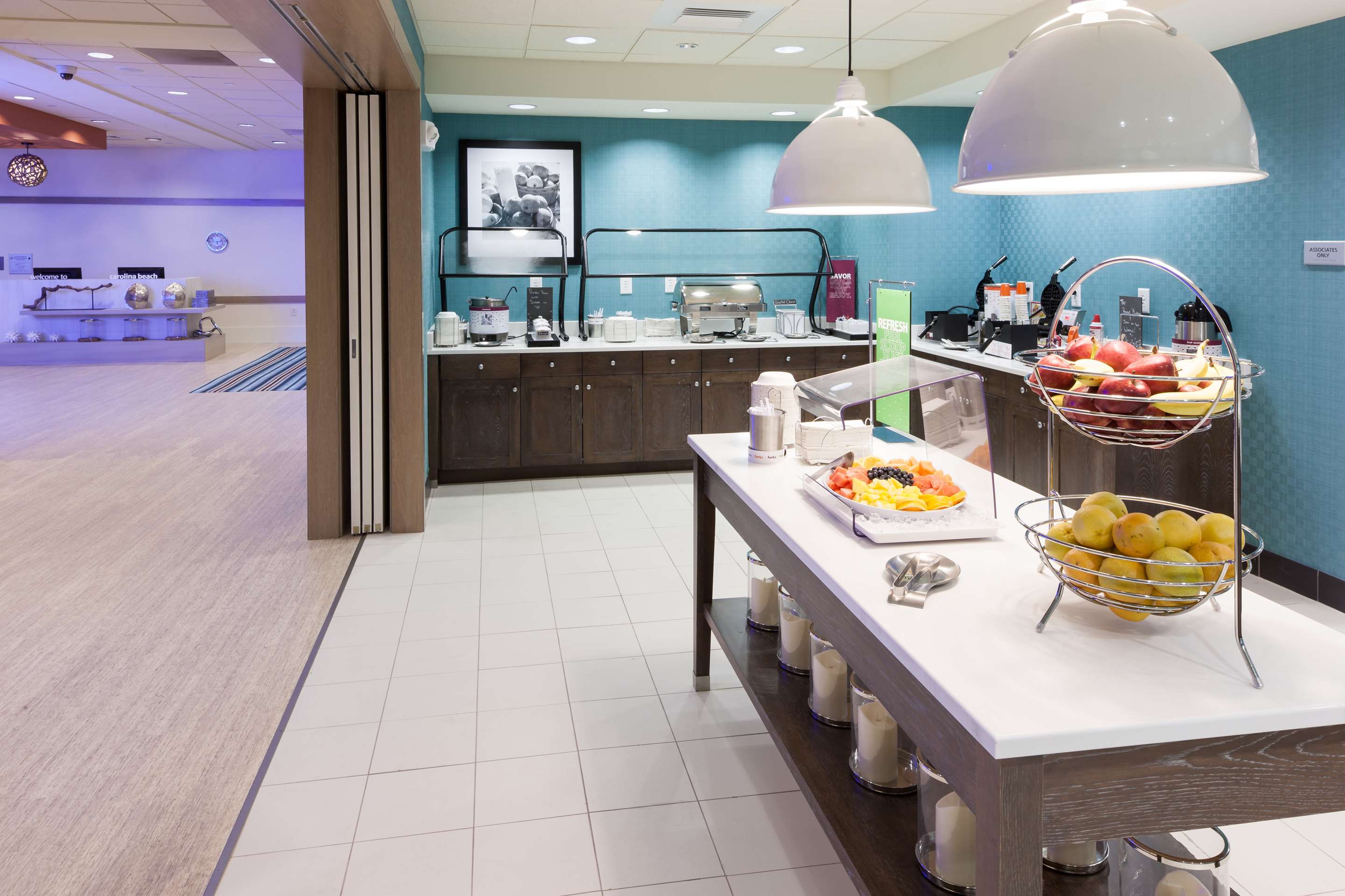 Breakfast Area | Hampton Inn & Suites Carolina Beach Oceanfront