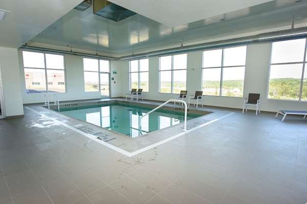 Pool - Hampton Inn & Suites Millbrook