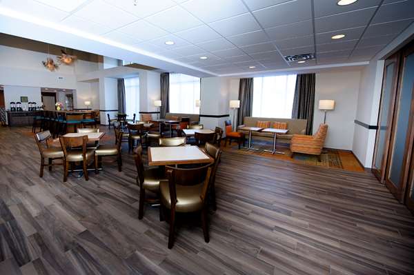Restaurant - Hampton Inn & Suites Millbrook
