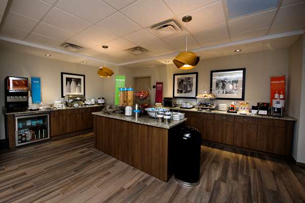 Restaurant - Hampton Inn & Suites Millbrook