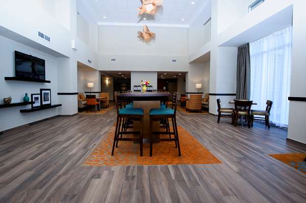 Restaurant - Hampton Inn & Suites Millbrook