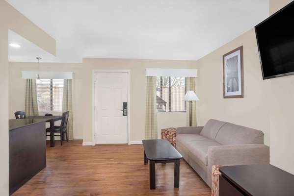 Suite - Hawthorn Suites by Wyndham Manchester - I-384, Exit 1