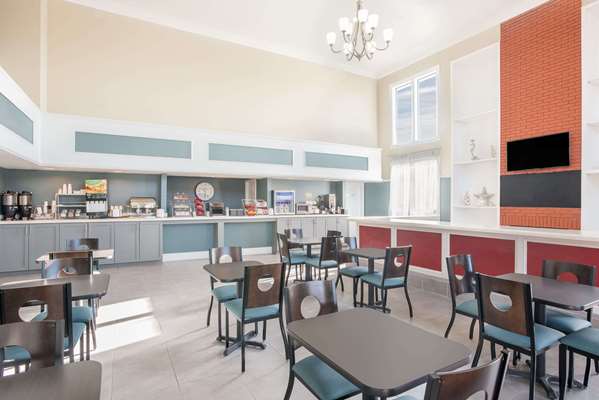  - Hawthorn Suites by Wyndham Manchester - I-384, Exit 1