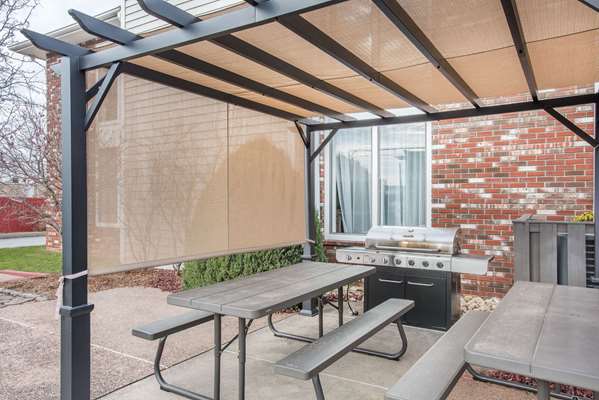  - Hawthorn Suites by Wyndham Manchester - I-384, Exit 1