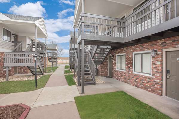  - Hawthorn Suites by Wyndham Manchester - I-384, Exit 1