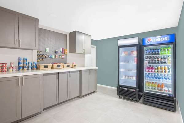  - Hawthorn Suites by Wyndham Manchester - I-384, Exit 1