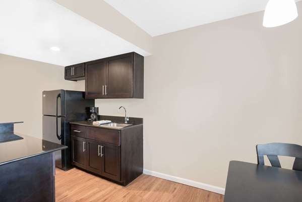 Suite - Hawthorn Suites by Wyndham Manchester - I-384, Exit 1