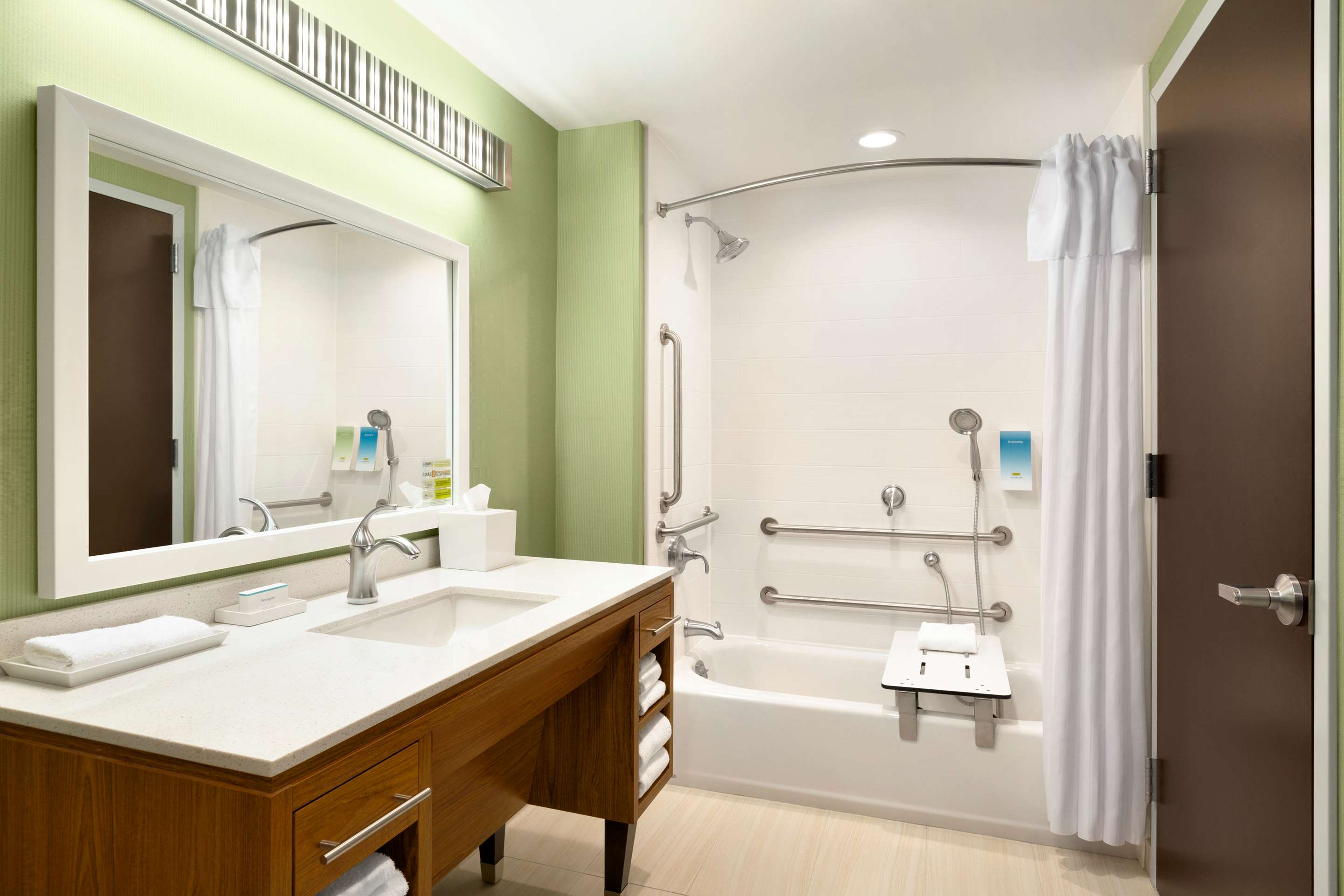 Guest room bath