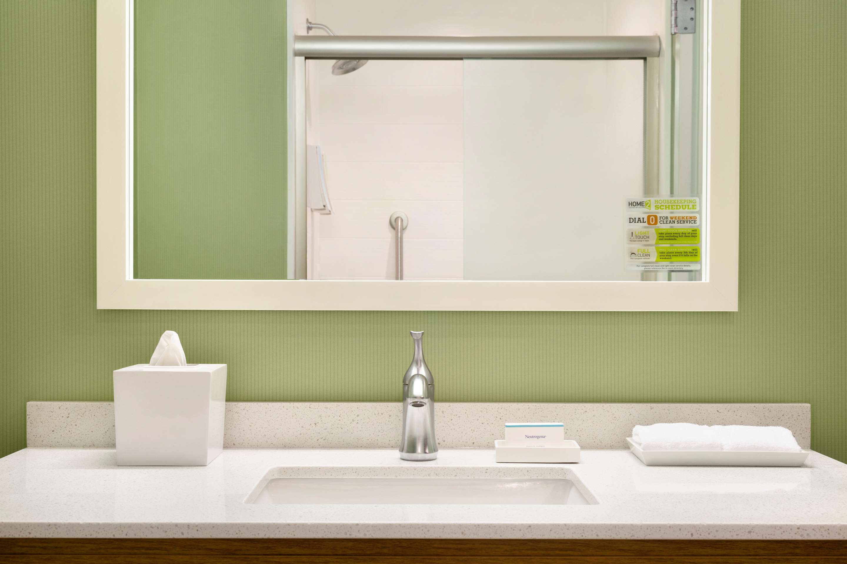 Guest room bath