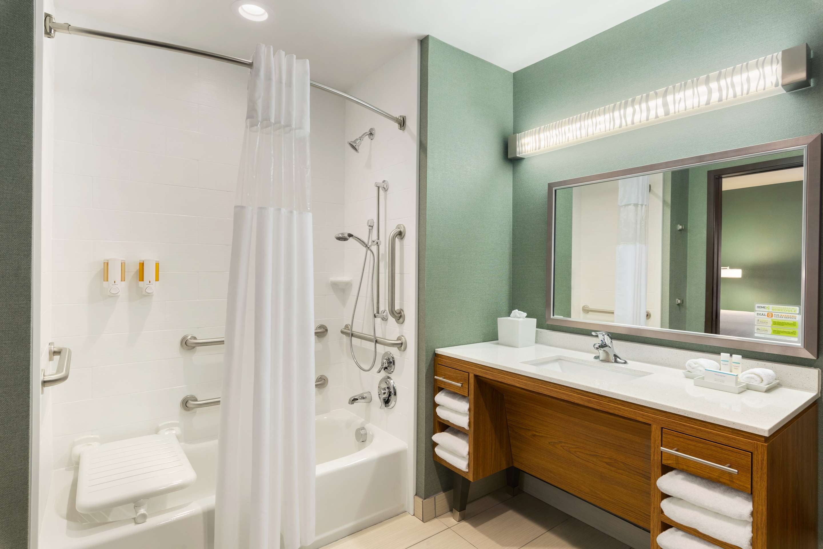 Guest room bath