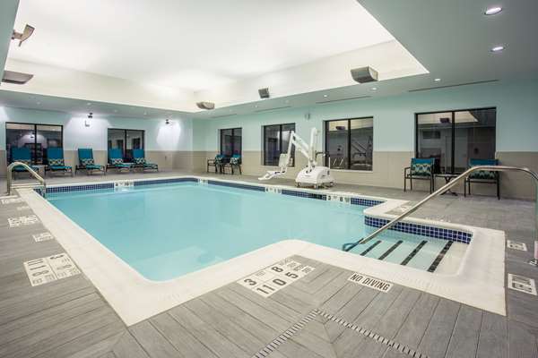 Pool - Hampton Inn & Suites Westchester Yonkers